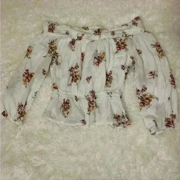 Hollister Off the Shoulder Peplum Cinched Top - Picture 3 of 8